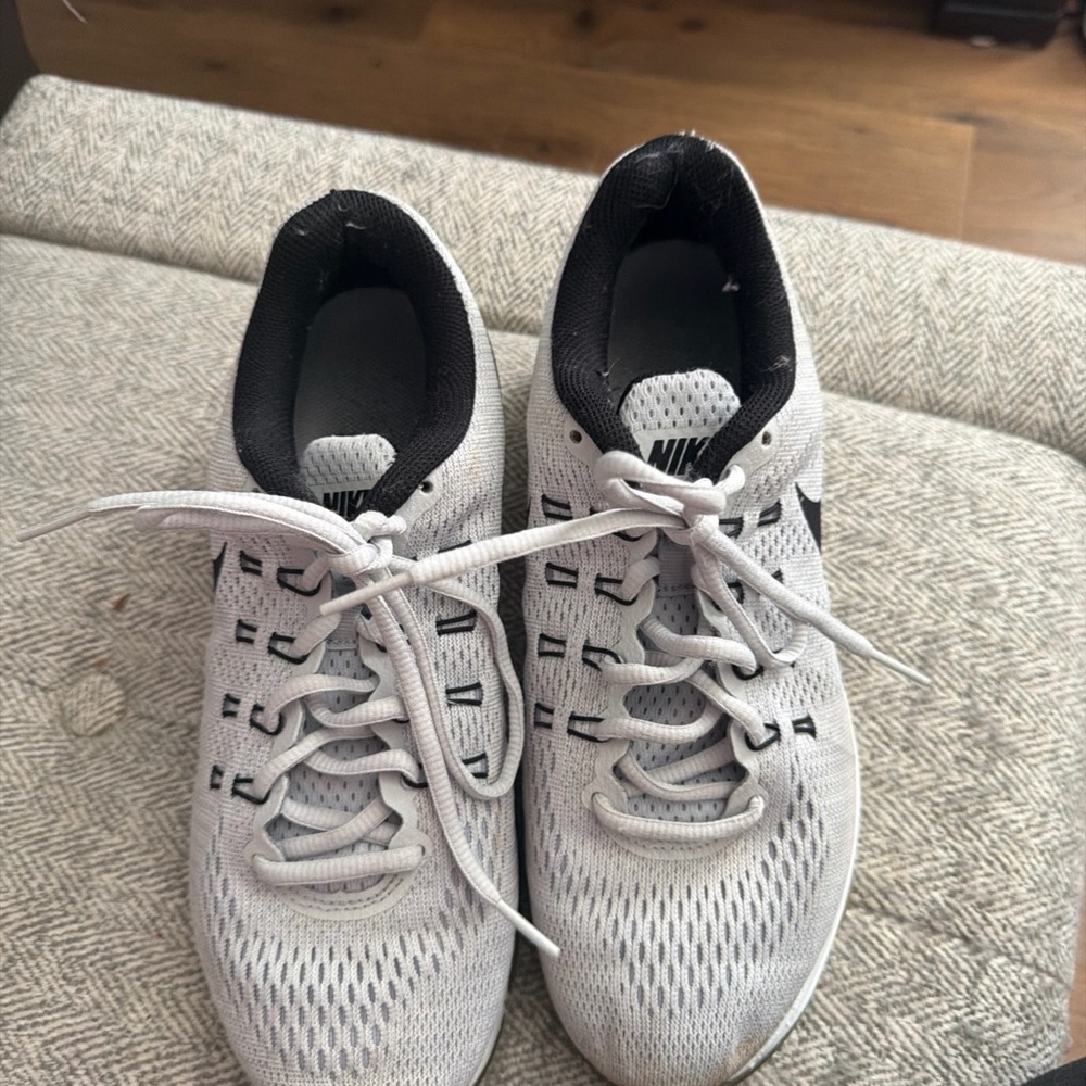 Nike Black and White Mesh Running Sneakers
